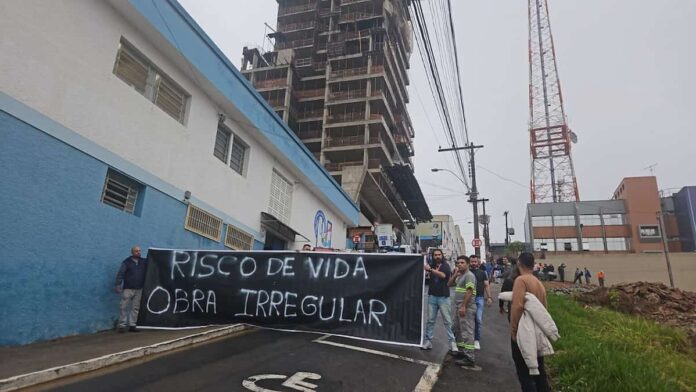 manifestacao-centro-de-varginha Manifestação em obra no centro de Varginha