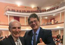 Leonardo Ciacci e Antônio Silva são diplomados pela Justiça Eleitoral Prefeito Leonardo Ciacci e vice-prefeito Antônio Silva foram diplomados nesta terça-feira (17) em Varginha, eles tomam posse no dia 1º de janeiro de 2025.