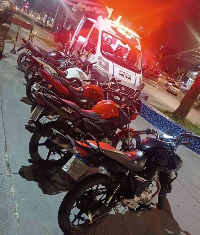 rolezinhos-minas-motos Mais de 500 pessoas inabilitadas foram autuadas nos "rolezinhos"; PMMG monitora as redes sociais e usa aeronaves para identificação.