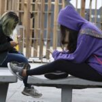 O Presidente sancionou nesta segunda (13) a lei que restringe uso de celular em escolas, medida já entra em vigor neste ano letivo de 2025.