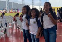 Alunos da Rede Municipal de Varginha recebem kit de material escolar com mochila e uniforme gratuitamente