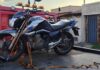 Motociclista inabilitado realizando “malabarismos” no bairro Damasco é apreendido A GCMV apreendeu uma motocicleta, cujo o condutor, inabilitado, realizava manobras perigosas e malabarismos em ruas do bairro Damasco.