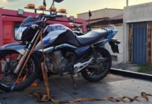 Motociclista inabilitado realizando “malabarismos” no bairro Damasco é apreendido A GCMV apreendeu uma motocicleta, cujo o condutor, inabilitado, realizava manobras perigosas e malabarismos em ruas do bairro Damasco.