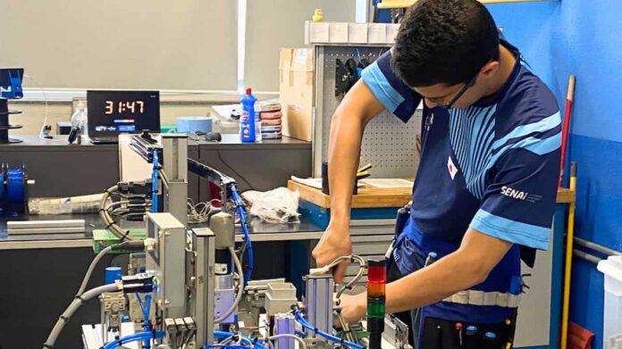 senai-governo-de-minas-trilhas-de-futuro-2025 Trilhas de Futuro nas Escolas oferece formação técnica a estudantes do ensino médio, inscrições em Vagas Remanescentes começa terça-feira (21/1).