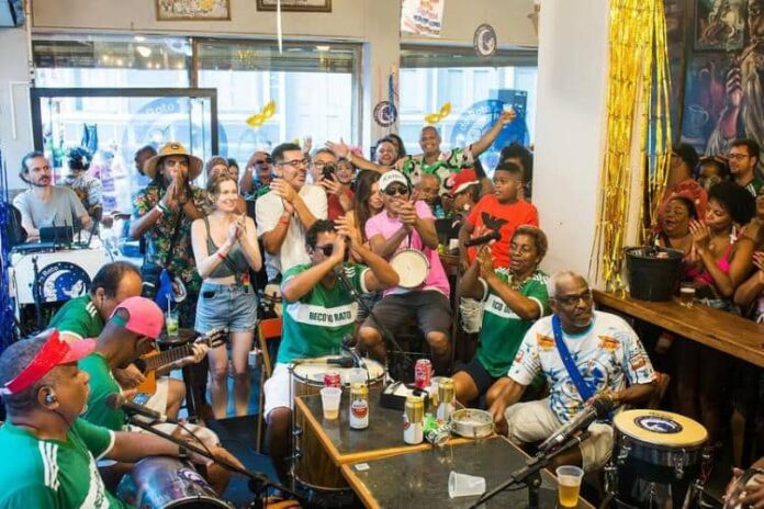 carnaval (2) Durante o Carnaval, bares e restaurantes esperam faturar até 20% a mais do que no ano passado.