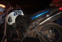 Polícia Militar Recupera Motocicleta Furtada e Prende Autor por Receptação A Polícia Militar localizou a motocicleta furtada na zona rural de Varginha com um homem que disse ter comprado a moto de outra pessoa.