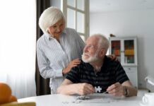 Especialistas compartilham dicas para garantir a qualidade de vida de pacientes com Alzheimer Segundo a OMS, o Alzheimer afeta mais de 50 milhões de pessoas no mundo. Veja as dicas para melhor qualidade de vida dos pacientes.