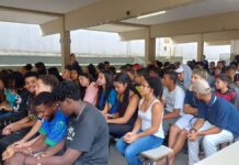 Estudantes recebem palestra sobre racismo Os estudantes da Escola Estadual Antônio Correa Carvalho participaram de uma palestra sobre racismo.