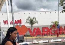 Blitz educativa no Shopping conscientiza motoristas sobre o uso correto de vagas exclusivas A blitz educativa no Via Café Shopping Center aconteceu no sábado, para conscientizar motoristas sobre o uso correto de vagas exclusivas.