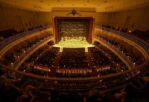 Starlight Concert: espetáculo com sucessos de Coldplay e Queen acontece nesta quarta em Varginha o espetáculo Starlight Concert – Coldplay x Queen acontece nesta quarta-feira no Theatro Capitólio em Varginha.