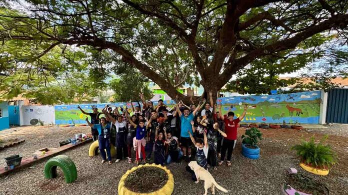 Escola de Campos Gerais transforma arte em ferramenta de conscientização ambiental Escola de Campos Gerais transforma arte em ferramenta de conscientização ambiental