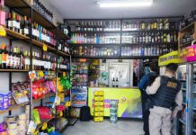 Receita Federal e Polícia Militar realizam operação de combate ao contrabando em Varginha fiscalização da receita federal em loja de bebidas em varginha