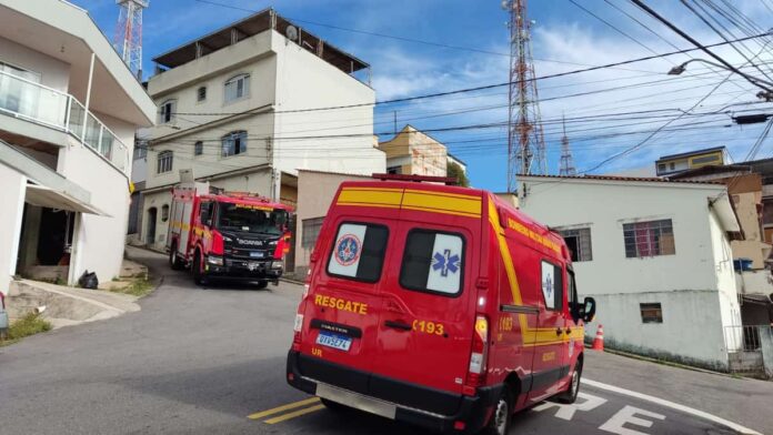 incendio-rua-sao-miguel-varginha Incêndio na Rua São Miguel em Varginha mobiliza Corpo de Bombeiros na manhã desta sexta-feira.