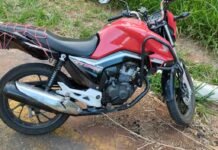 Suspeitos abandonam moto na Praça da Mina e fogem ao avistarem a Guarda Municipal moto Praça da Minas