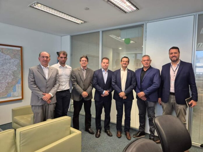 prefeitoem-belo-horizonte (1) Leonardo Ciacci se reúne com secretário de infraestrutura em Belo Horizonte para tratar da construção de trincheira no trevo do Automóvel Clube e outras melhorias viárias.