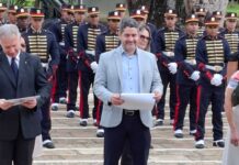 Procurador-Geral de Varginha recebe honraria na Escola de Sargentos das Armas O procurador de Varginha, Dr. Evandro Santos, recebe honraria da Escola de Sargentos das Armas em reconhecimento à sua contribuição à instituição militar.