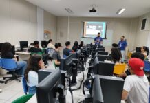 Sistema Fecomércio oferece 98 vagas gratuitas em cursos de TI em Varginha Alunos na sala de aula InformáticaSenac Fecomércio Varginha