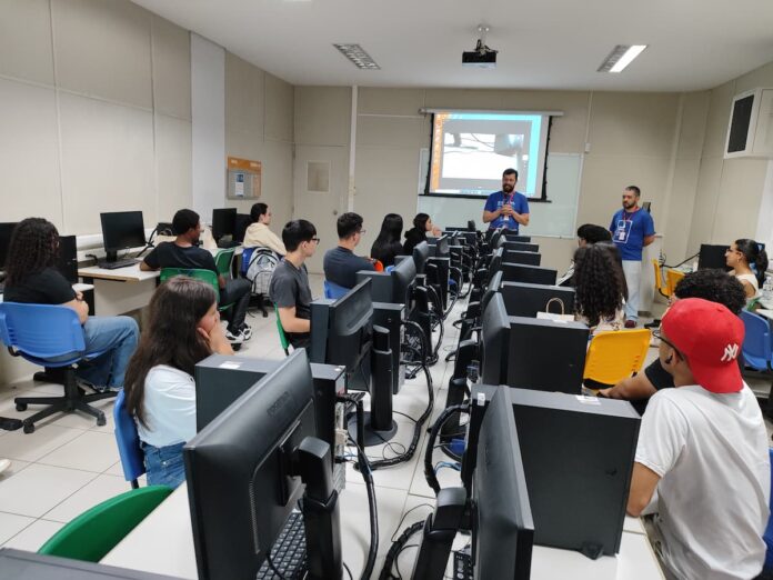 Alunos na sala de aula InformáticaSenac Fecomércio Varginha