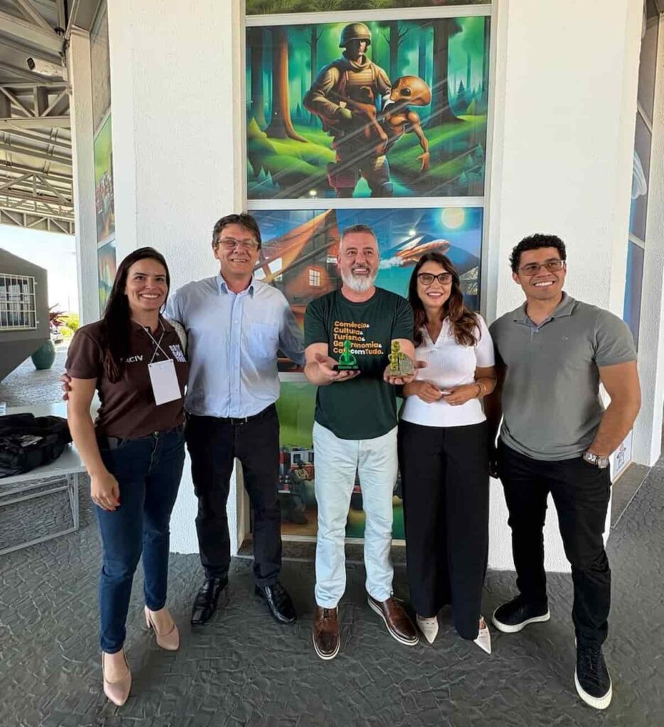 Prefeito Leonardo Ciacci e Secretária de turismo Rosana Carvalho recebem Secretário Estadual de Cultura e Turismo de Minas Gerais , Leônidas Oliveira, em visita à Secretaria de Turismo e Comércio de Varginha.