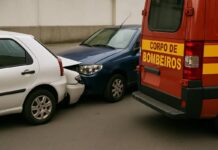 Adolescente se envolve em colisão com viatura dos Bombeiros em Varginha acidente menor e bombeiros