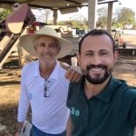 Café da Serra da Canastra: o legado que atravessa gerações Erly Silva ao lado do técnico do Sistema Faemg Senar, parceiro na transformação da produção