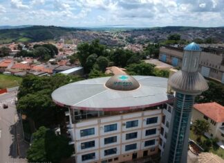 Vista aérea da Prefeitura de Varginha, concurso público com 696 vagas em 2025