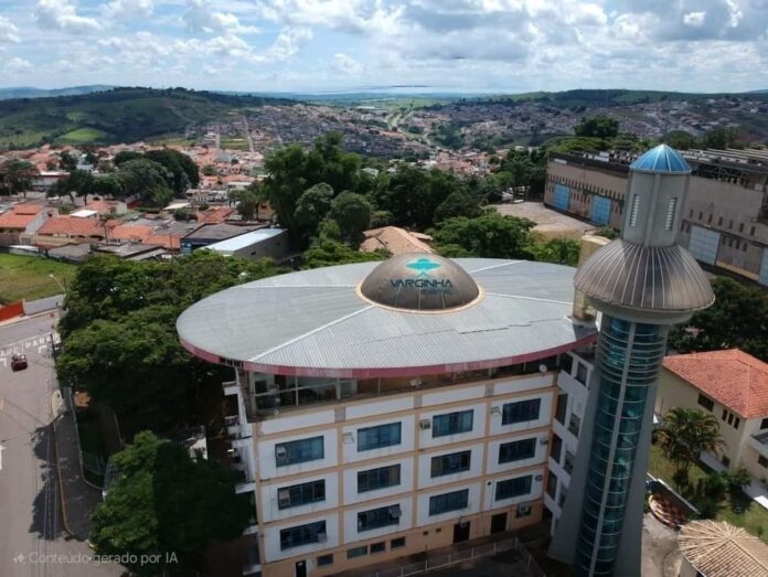 prefeitura-de- varginha-vista-do-alto Vista aérea da Prefeitura de Varginha, concurso público com 696 vagas em 2025