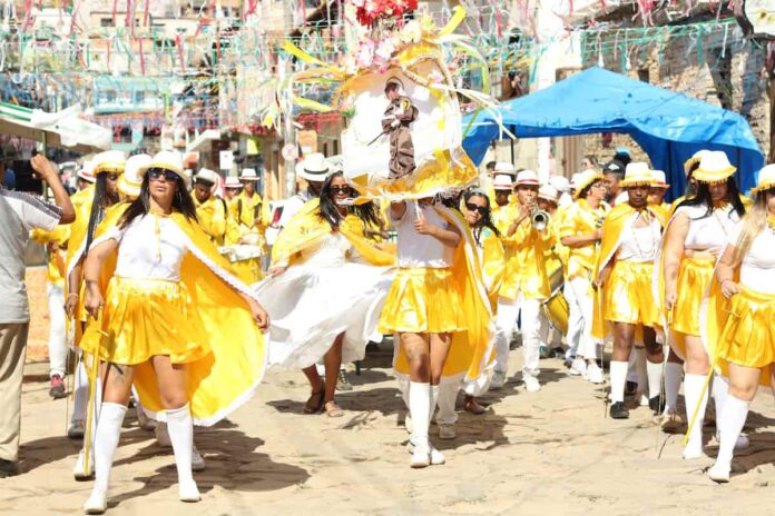 Festa da Rua de Baixo São Thomé das Letras Desfile Festa da Rua de Baixo - São Thome das Letras