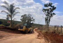 Último trecho da estrada entre Varginha e Flora começa a ser asfaltado Último trecho da estrada entre Varginha e Flora começa a ser asfaltado