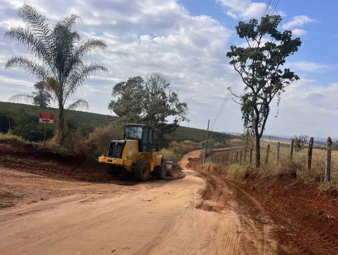 estrada varginha flora Último trecho da estrada entre Varginha e Flora começa a ser asfaltado
