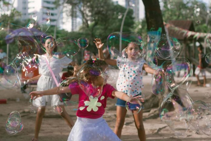 Festival de Bolhas Gigantes Festival de Bolhas Gigantes