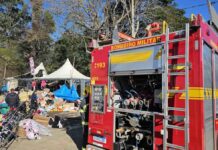 Incêndio atinge barraca na Festa de Agosto em São Lourenço; bombeiros controlam as chamas Incêndio atinge barraca na Festa de Agosto em São Lourenço; bombeiros controlam as chamas