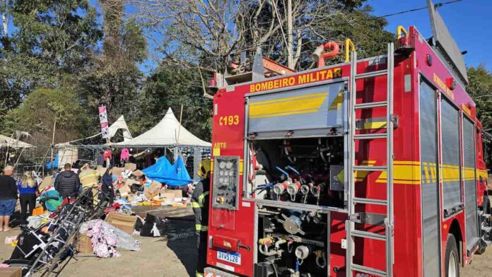 Incêndio atinge barraca na Festa de Agosto em São Lourenço; bombeiros controlam as chamas
