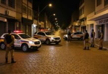 PM realiza treinamento simulado no Centro de Varginha na noite desta terça-feira Treinamento da PM começa às 23h e segue até a madrugada de quarta-feira, com objetivo de aprimorar a segurança pública na cidade