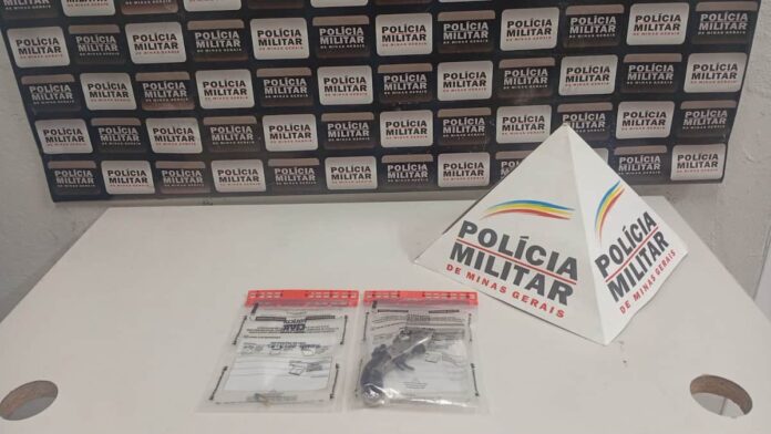 Homem de 29 anos é preso após ameaçar mulher e resistir à prisão em Varginha Homem de 29 anos é preso após ameaçar mulher e resistir à prisão em Varginha