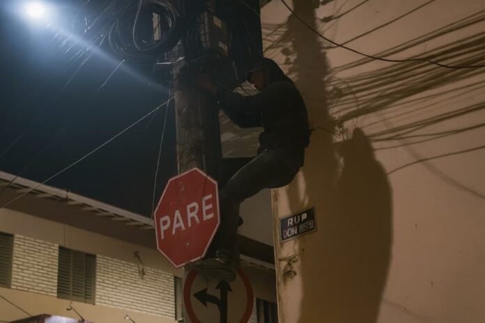 Polícia Militar prende homem em flagrante furtando fios elétricos no centro de Varginha