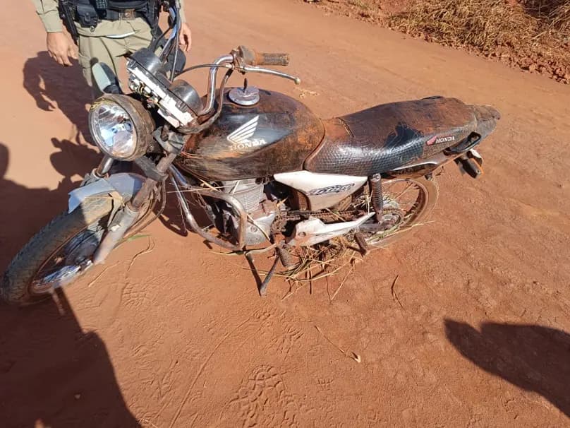 Motocicleta apreendida em Elói Mendes