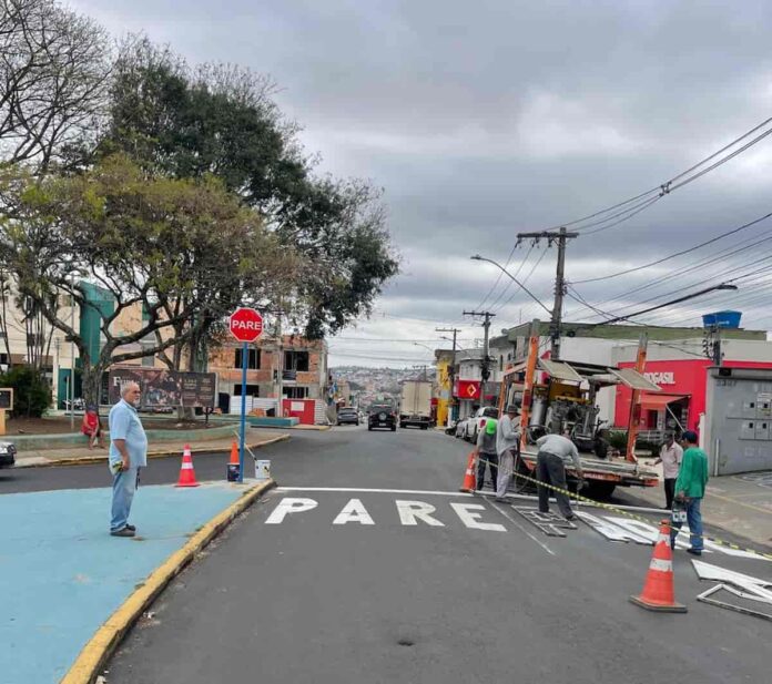 DEMUTRAN realiza mudanças no trânsito do bairro Sion em Varginha