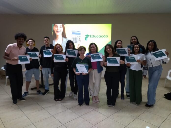 EducFinanc-cemig-jovens-varginha Cemig leva conhecimento financeiro a jovens de Varginha em ação voluntária