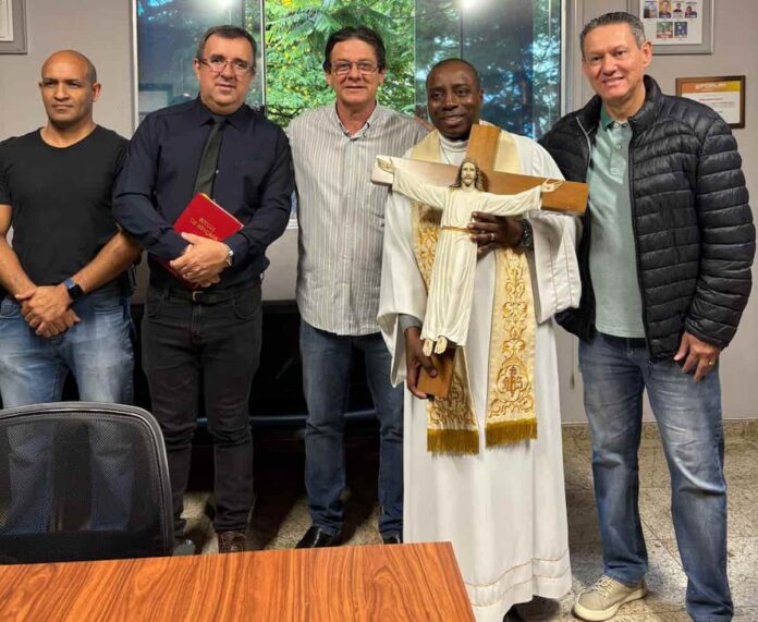 Prefeitura de Varginha recebe a Cruz Peregrina e renova o espírito de esperança Prefeitura de Varginha recebe a Cruz Peregrina e renova o espírito de esperança