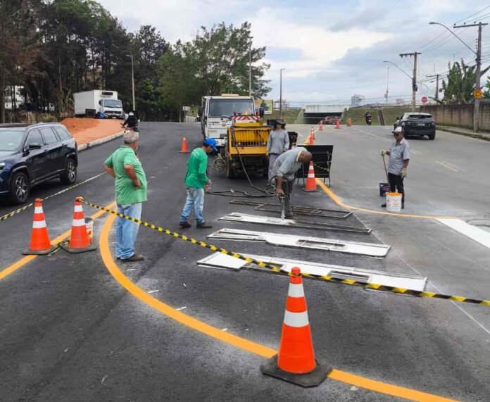 Prefeitura faz alteração no trânsito entre as avenidas Coronel Francisco Coelho e Rogassiano Francisco de Carvalho Prefeitura faz alteração no trânsito entre as avenidas Coronel Francisco Coelho e Rogassiano Francisco de Carvalho