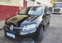 Leitora vende Sandero 1.6 2015 completo em Varginha Leitora vende Sandero 1.6 2015 completo em Varginha