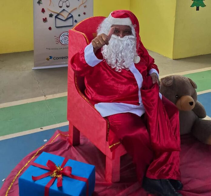 Campanha Papai Noel dos Correios emociona alunos e dá início ao Natal solidário em Varginha Campanha Papai Noel dos Correios emociona alunos e dá início ao Natal solidário em Varginha