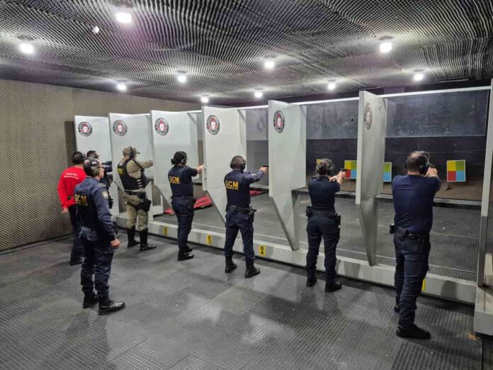 GCM de Varginha inicia treinamento prático anual de uso de arma de fogo, com aulas e capacitação conforme legislação federal vigente. GCM de Varginha inicia treinamento prático anual de uso de arma de fogo, com aulas e capacitação conforme legislação federal vigente.