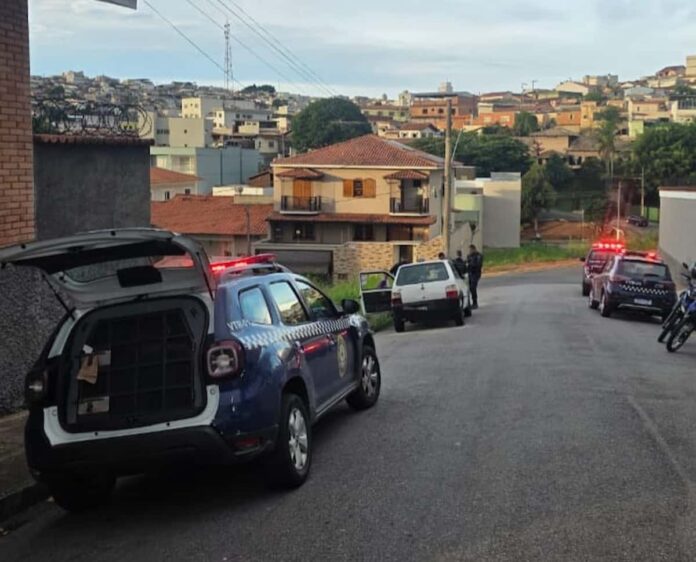 Guarda Civil de Varginha flagra motorista com sinais de embriaguez e CNH suspensa e vencida desde 2011 após causar acidente na Vila Pinto. Guarda Civil de Varginha flagra motorista com sinais de embriaguez e CNH suspensa e vencida desde 2011 após causar acidente na Vila Pinto.