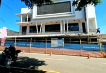 Restauração do Cine Rio Branco avança com recuperação da marquise A restauração do Cine Rio Branco entra em nova fase com a recuperação da marquise, aprovada pelo IEPHA, e avança rumo ao futuro Centro de Convenções de Varginha.