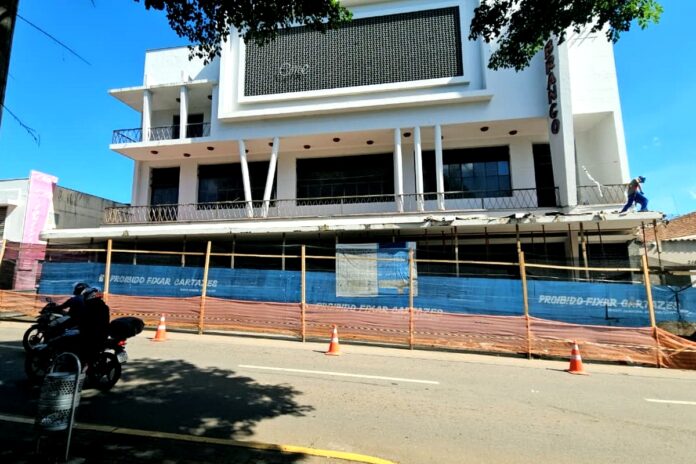 restauracao-cine-rio-branco A restauração do Cine Rio Branco entra em nova fase com a recuperação da marquise, aprovada pelo IEPHA, e avança rumo ao futuro Centro de Convenções de Varginha.