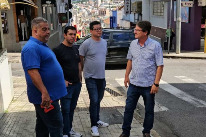 Novas vagas de estacionamento no centro de Varginha são analisadas pela Prefeitura com apoio da Câmara Novas vagas de estacionamento no centro de Varginha são analisadas pela Prefeitura com apoio da Câmara