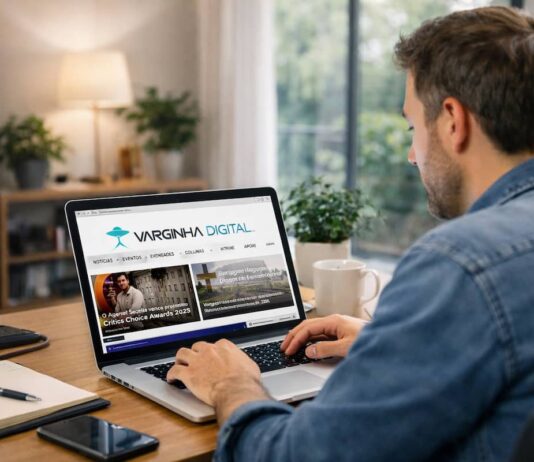 Varginha Digital: um canal de informação em constante evolução Varginha Digital 2026, jornalista trabalhando no notebook com site de notícias aberto