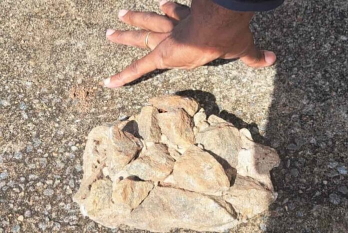 Mulher é atacada com pedra durante caminhada no Alto da Vila Paiva Mulher é atacada com pedra durante caminhada no Alto da Vila Paiva